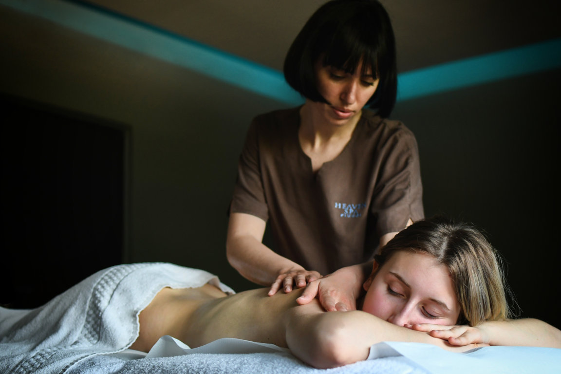 massaggio-corpo-schiena-massage-sportivo-rilassante-ayurveda-tonificante-decontratturante-sport-sporty-invigorating-decontracting-spa-centro-benessere-coppia-benessere-wellness-