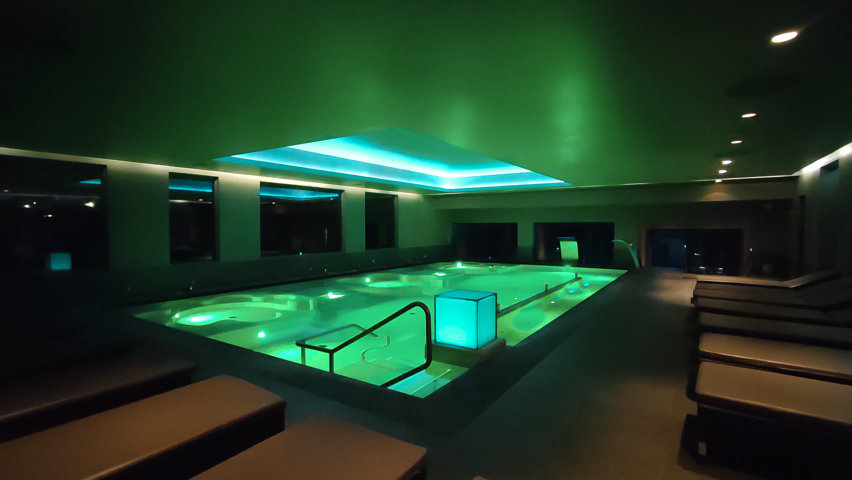 centro-benessere-spa-massaggiatore-cervicale-idromassaggio-acqua-calda-lettini-cromoterapia-water-hydromassage-chromotherapy-relax-benessere-pool-swim-percorso-benessere-kneipp-fiuggi-terme-hotel-san-giorgio